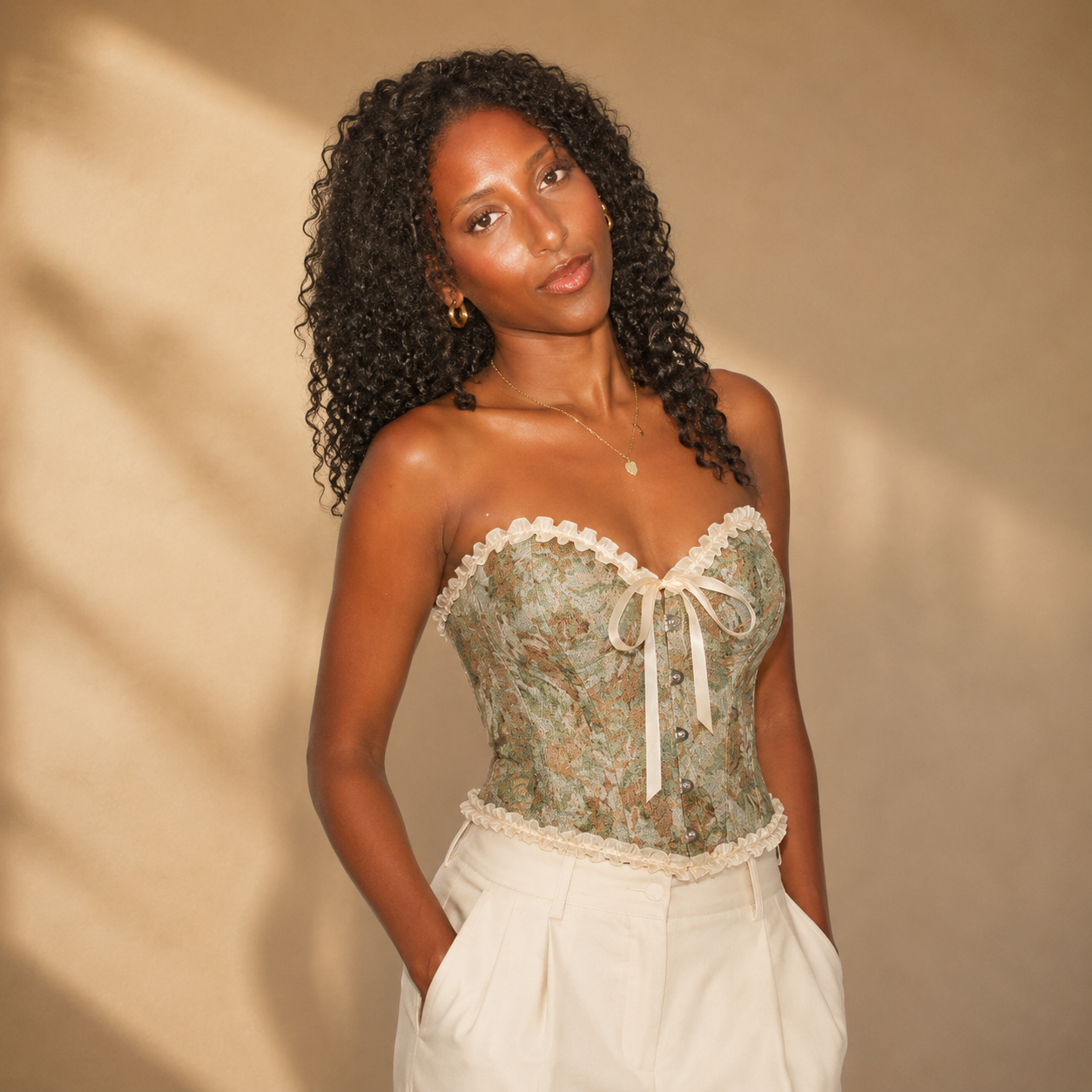 Corset fleuri à lacets – Coupe structurée