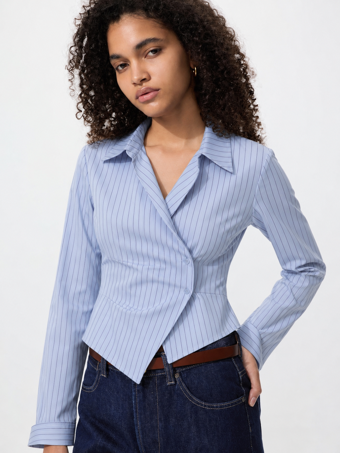Chemise Asymétrique à Rayures – Élégance Structurée