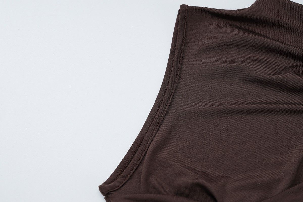 Robe Drapée Asymétrique Élégance